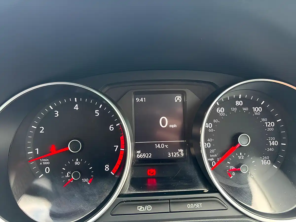 Used 2016 Volkswagen Polo Match Red - Interior and Exterior details 14