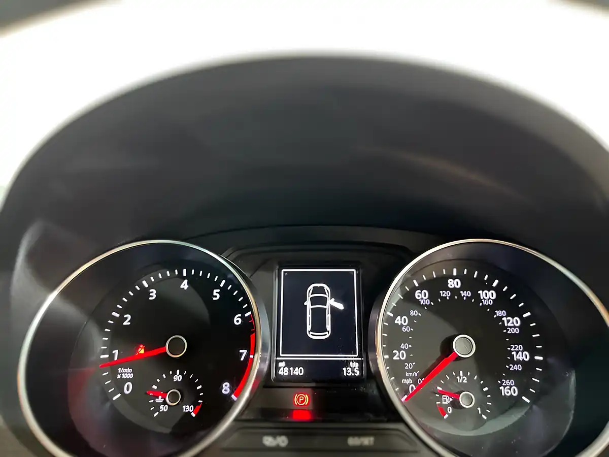 Used 2016 Volkswagen Polo Match Red - Interior and Exterior details 13