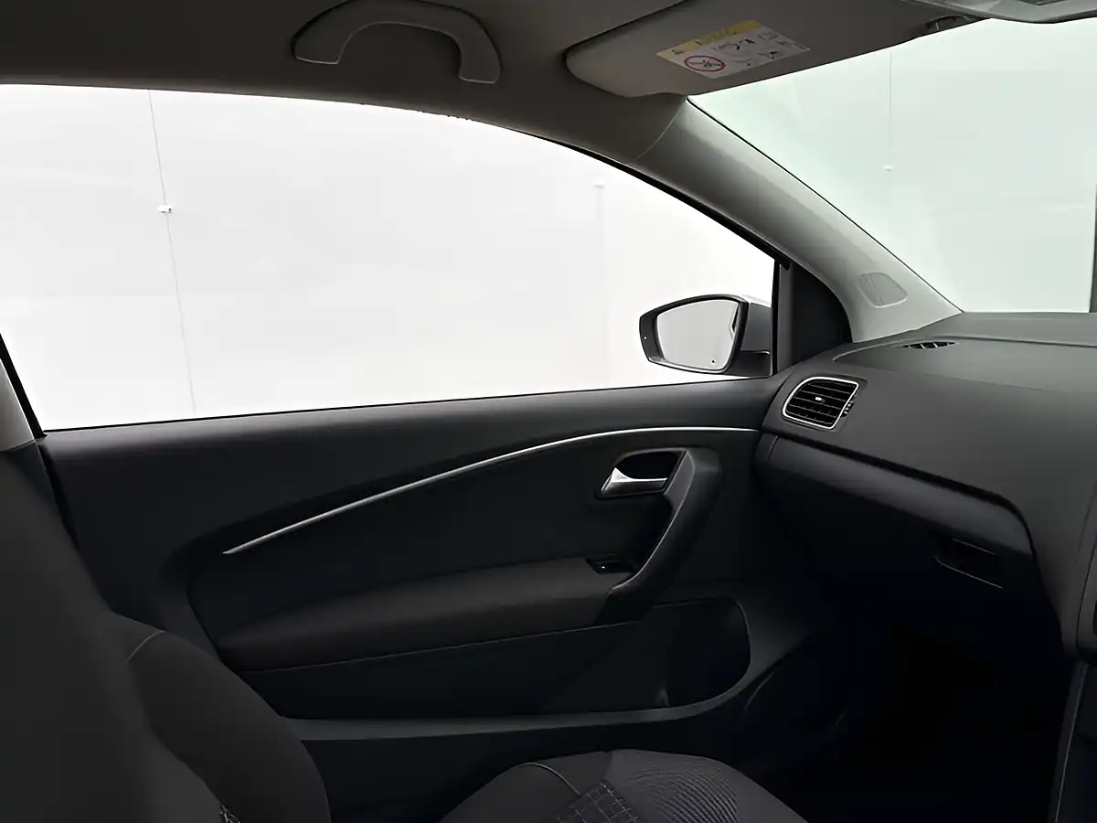 Used 2016 Volkswagen Polo Match Reflex Silver - Interior and Exterior details 10
