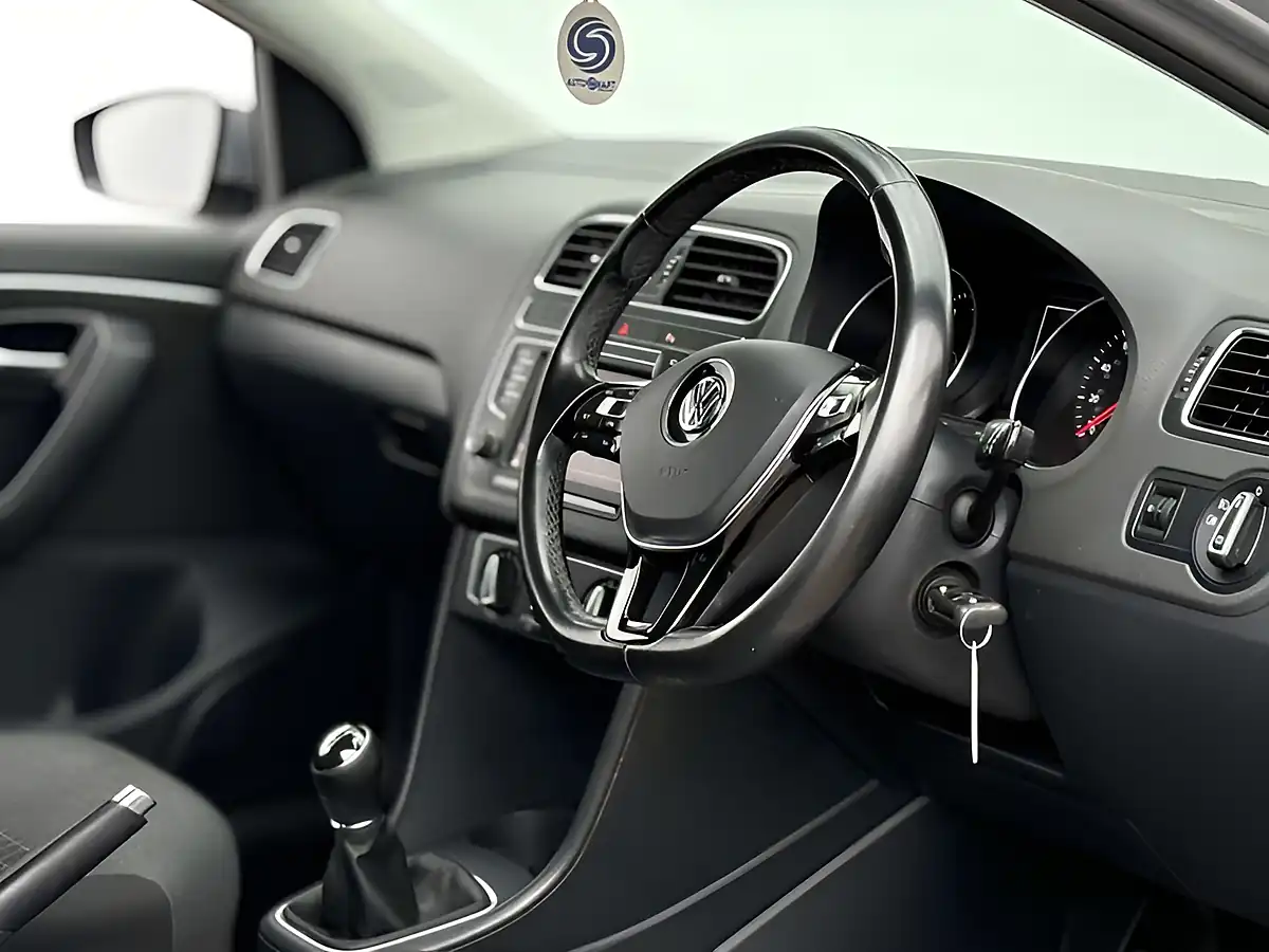 Used 2016 Volkswagen Polo Match Reflex Silver - Interior and Exterior details 12