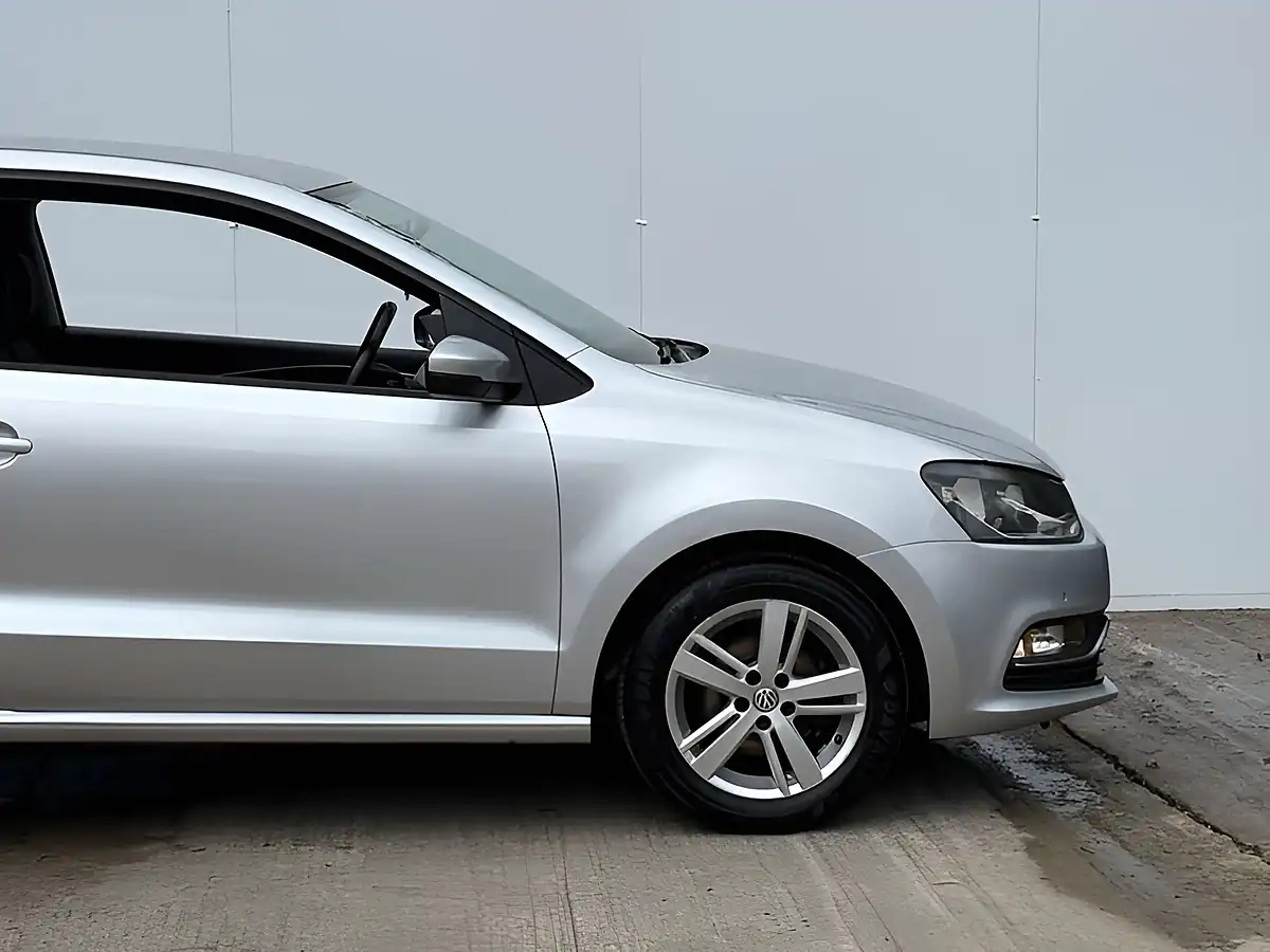 Used 2016 Volkswagen Polo Match Reflex Silver - Interior and Exterior details 6