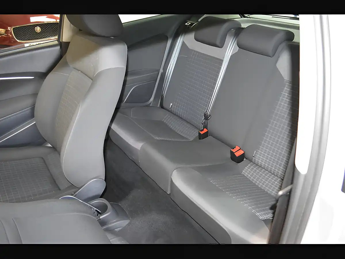 Used 2016 Volkswagen Polo Match Reflex Silver - Interior and Exterior details 13