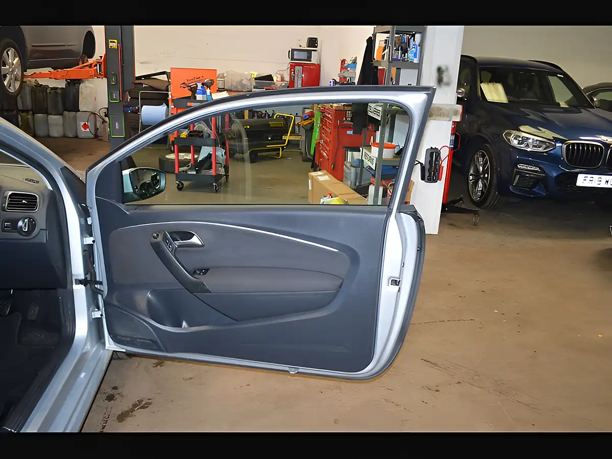 Used 2016 Volkswagen Polo Match Reflex Silver - Interior and Exterior details 14