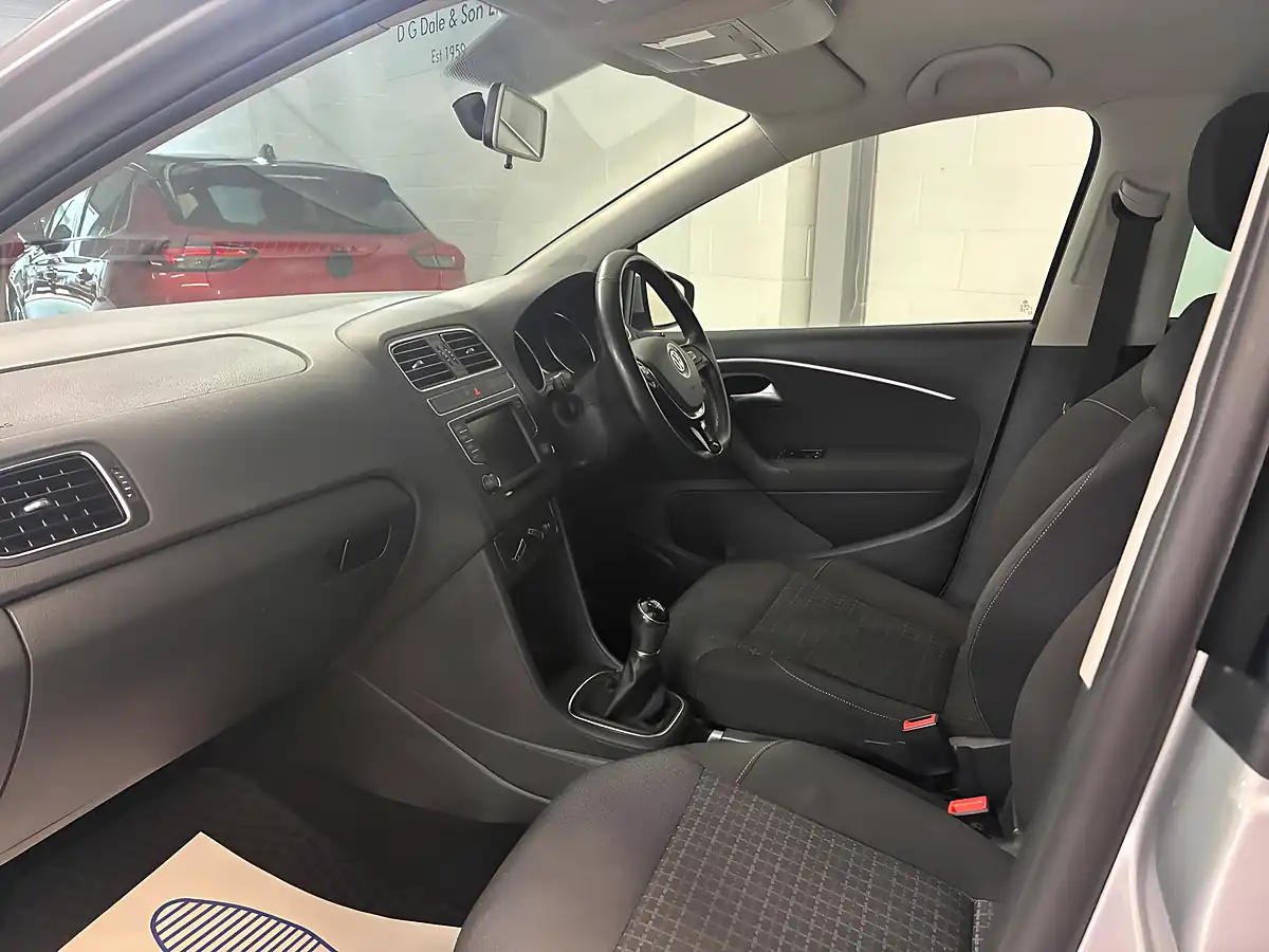 Used 2016 Volkswagen Polo Match Silver - Interior and Exterior details 11