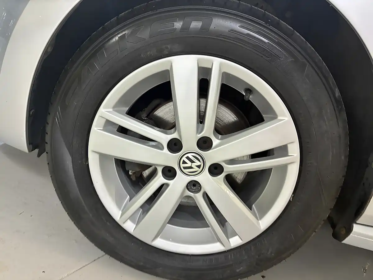Used 2016 Volkswagen Polo Match Silver - Interior and Exterior details 9