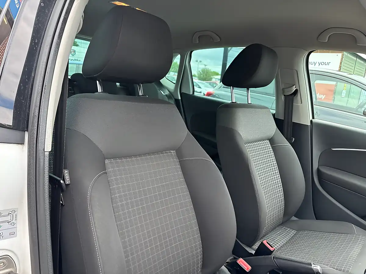 Used 2016 Volkswagen Polo Match White - Interior and Exterior details 11