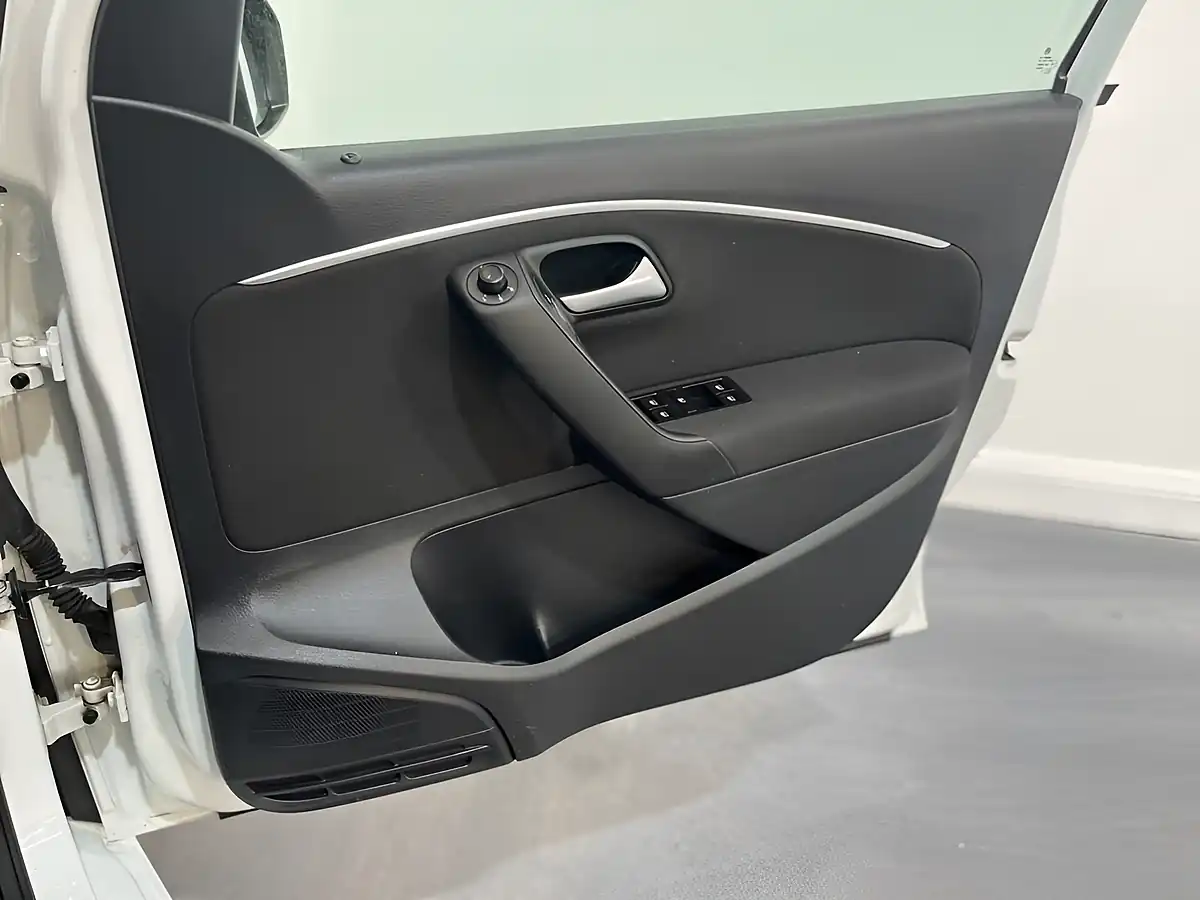 Used 2016 Volkswagen Polo Match White - Interior and Exterior details 11
