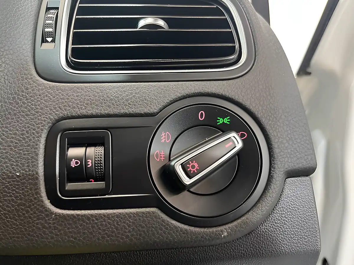 Used 2016 Volkswagen Polo Match White - Interior and Exterior details 12
