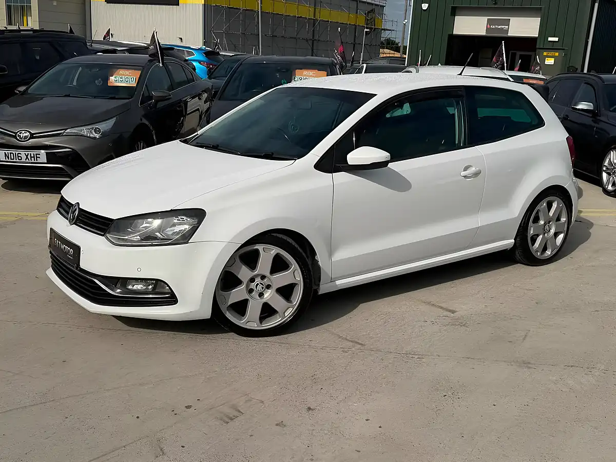 Used 2016 Volkswagen Polo Match White - Interior and Exterior details 4