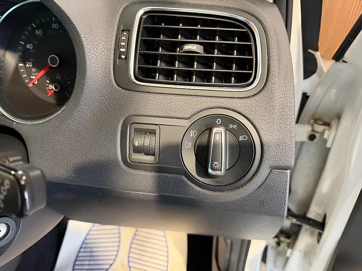 Used 2016 Volkswagen Polo Match White - Interior and Exterior details 12