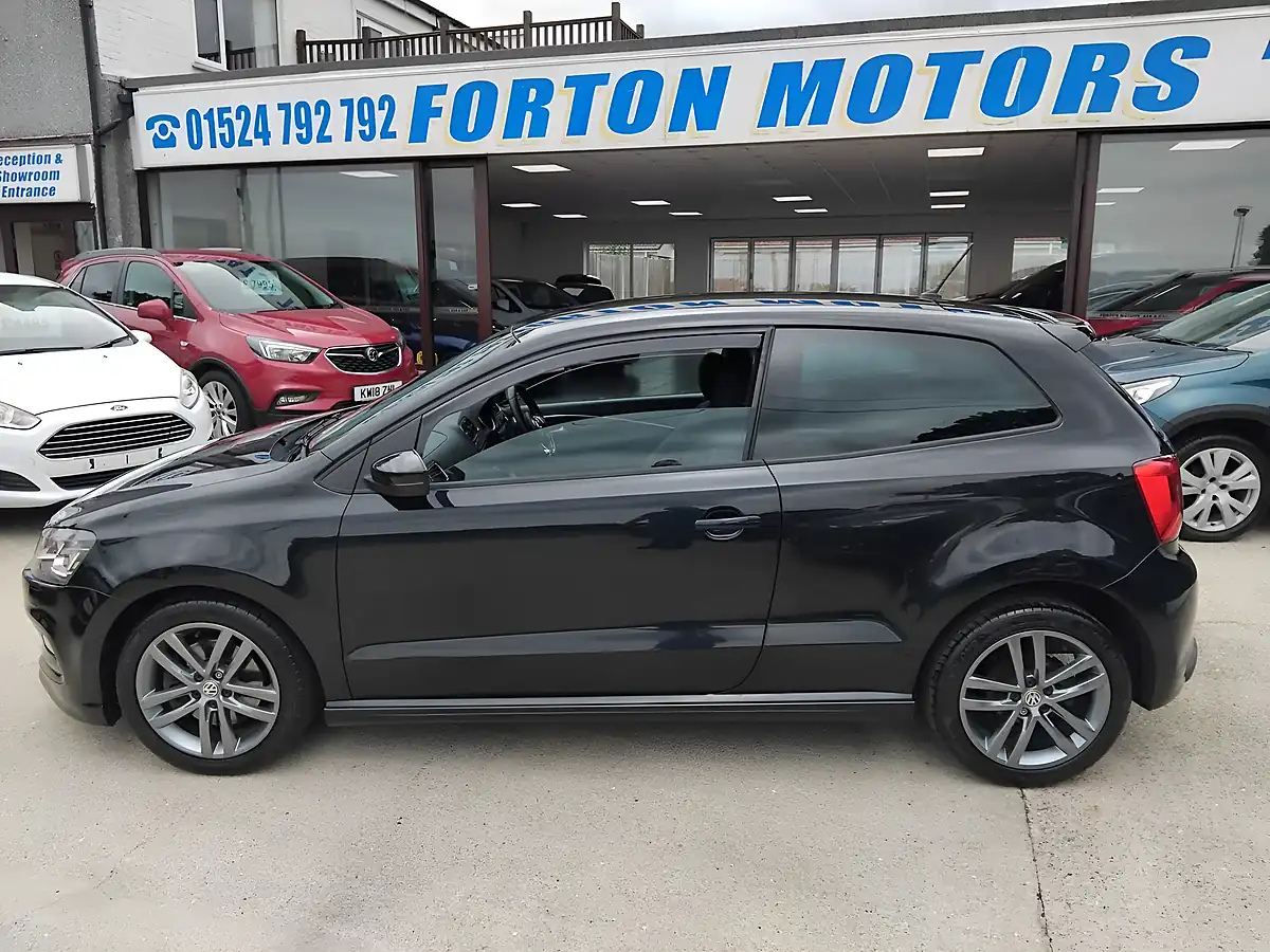 Used 2016 Volkswagen Polo R-Line Black - Interior and Exterior details 12
