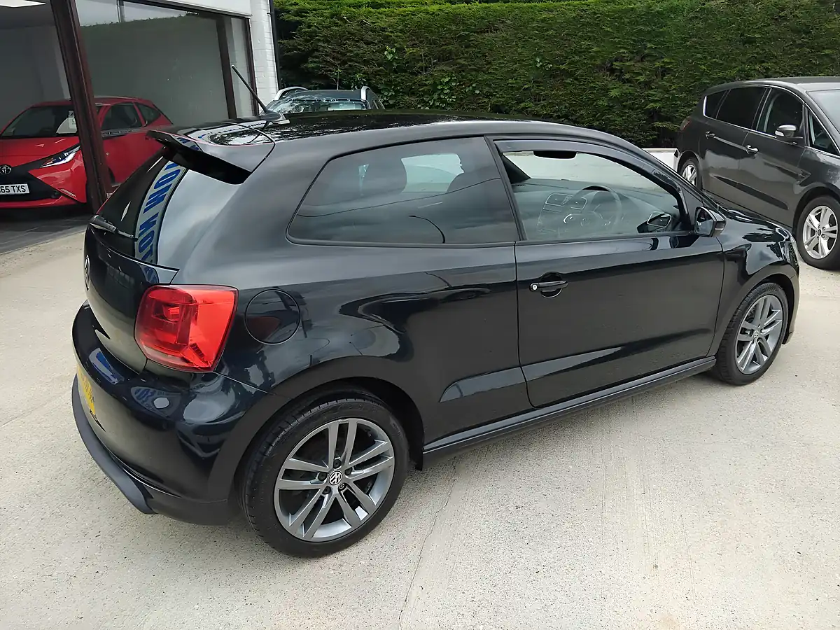 Used 2016 Volkswagen Polo R-Line Black - Interior and Exterior details 9
