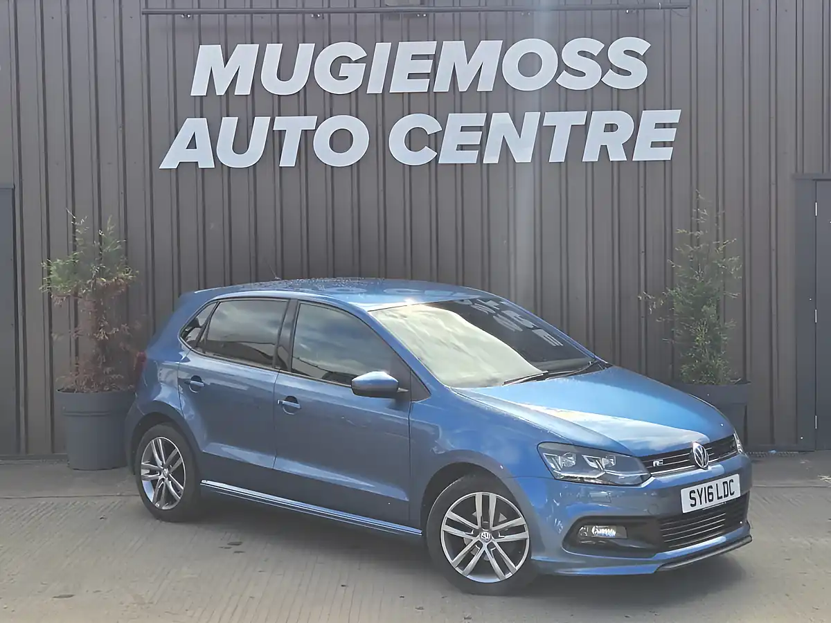 Used 2016 Volkswagen Polo R-Line Blue - Front View