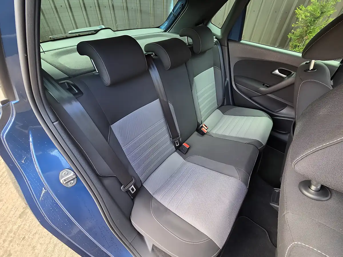 Used 2016 Volkswagen Polo R-Line Blue - Interior and Exterior details 16