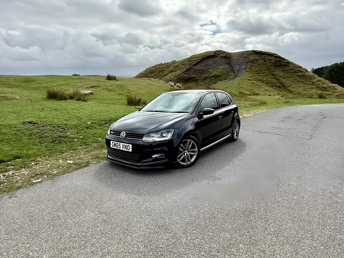 Used 2016 Volkswagen Polo R-Line Deep Black - Interior and Exterior details 5