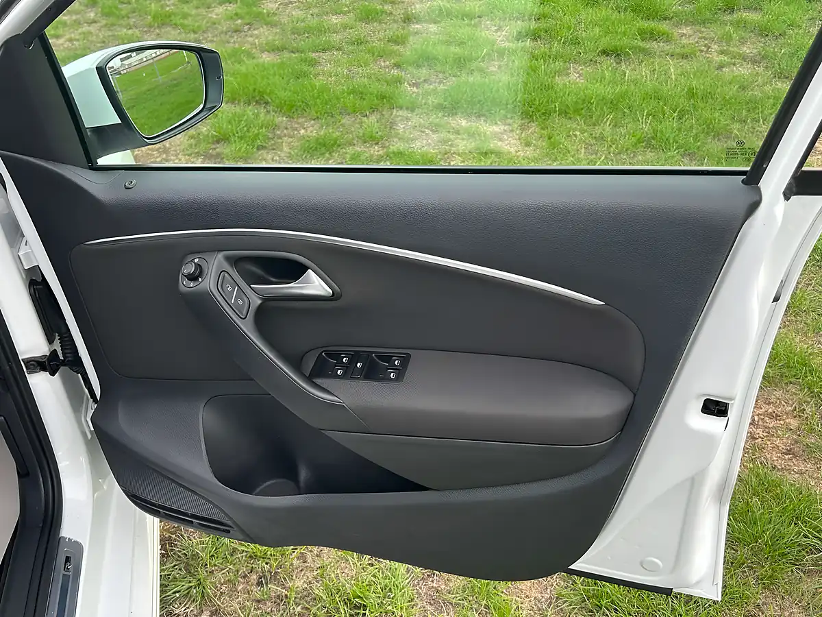 Used 2016 Volkswagen Polo R-Line White - Interior and Exterior details 11