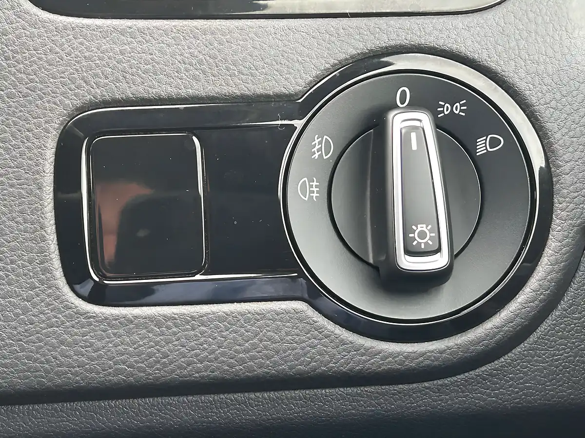 Used 2016 Volkswagen Polo R-Line White - Interior and Exterior details 20