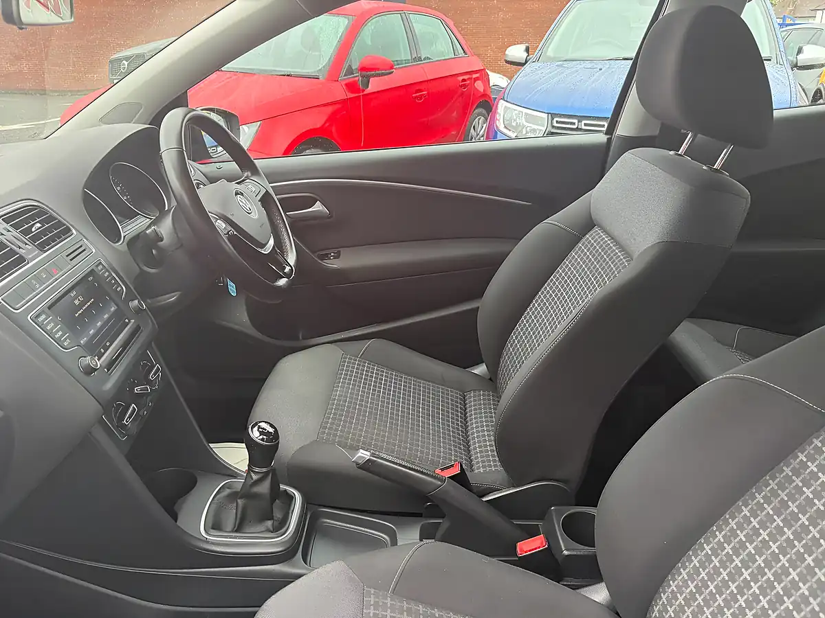 Used 2016 Volkswagen Polo Se Black - Interior and Exterior details 11