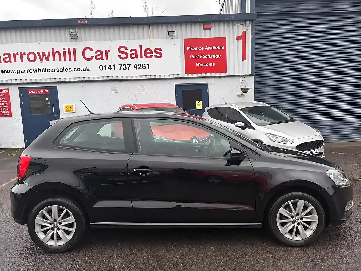 Used 2016 Volkswagen Polo Se Black - Interior and Exterior details 4