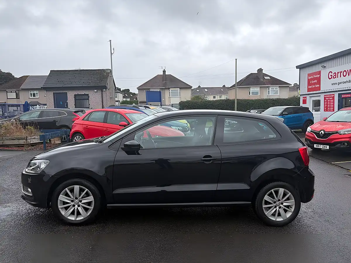 Used 2016 Volkswagen Polo Se Black - Interior and Exterior details 7