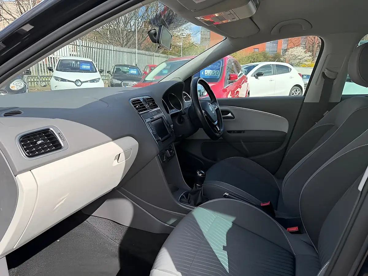 Used 2016 Volkswagen Polo Se Design Black - Interior and Exterior details 11