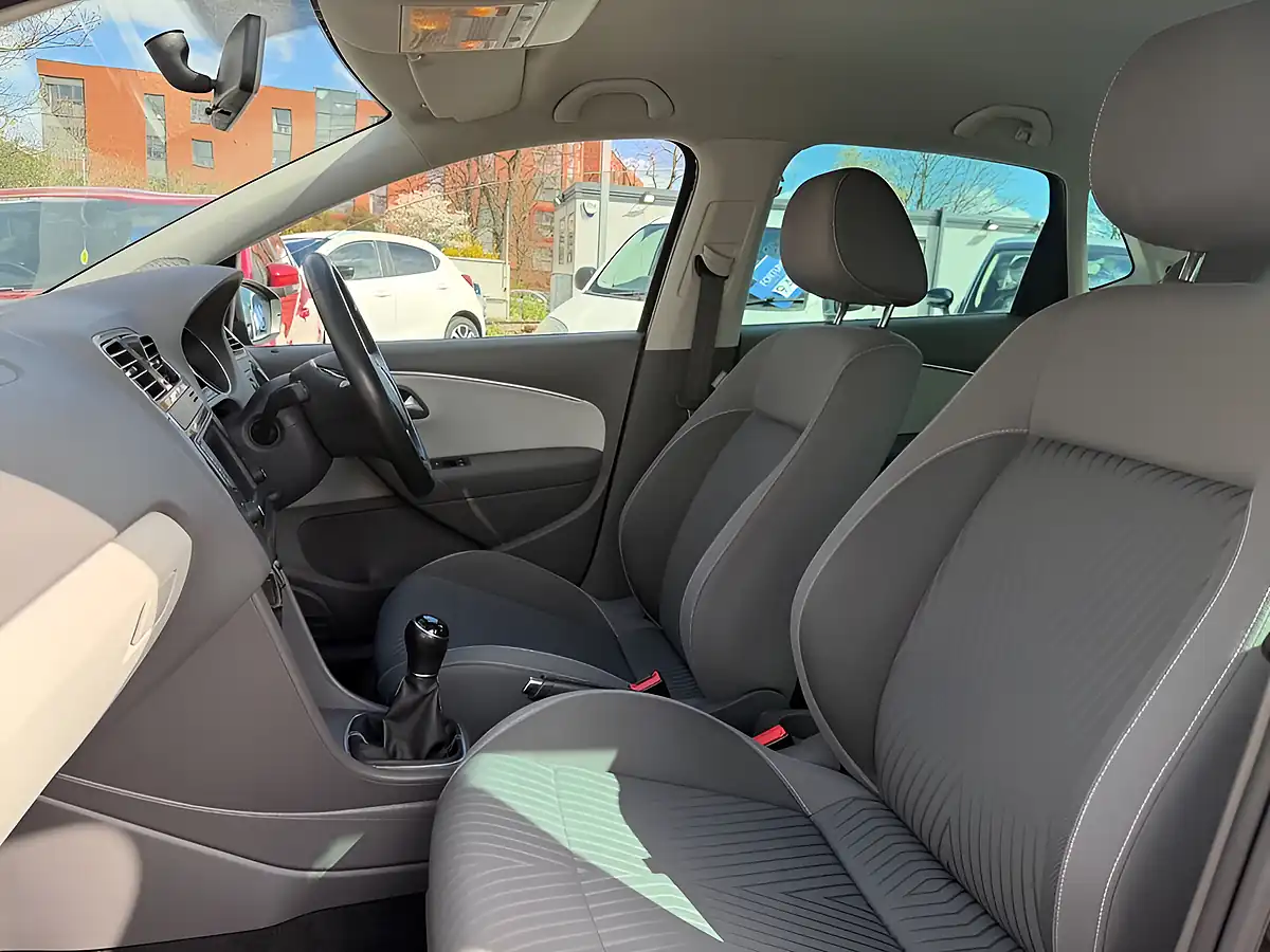 Used 2016 Volkswagen Polo Se Design Black - Interior and Exterior details 12