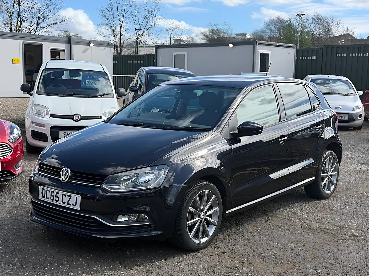 Used 2016 Volkswagen Polo Se Design Black - Interior and Exterior details 4