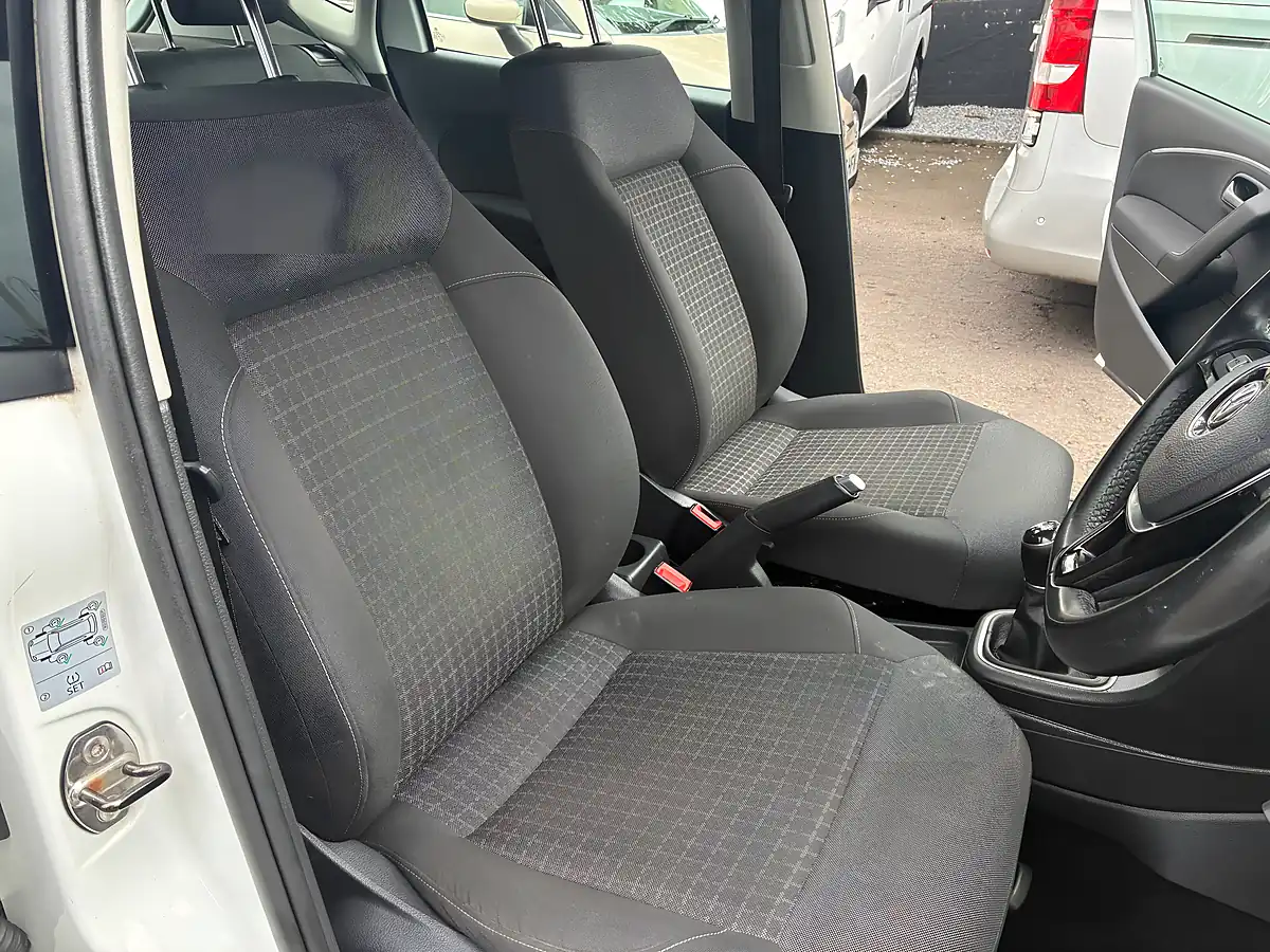 Used 2016 Volkswagen Polo Se White - Interior and Exterior details 17