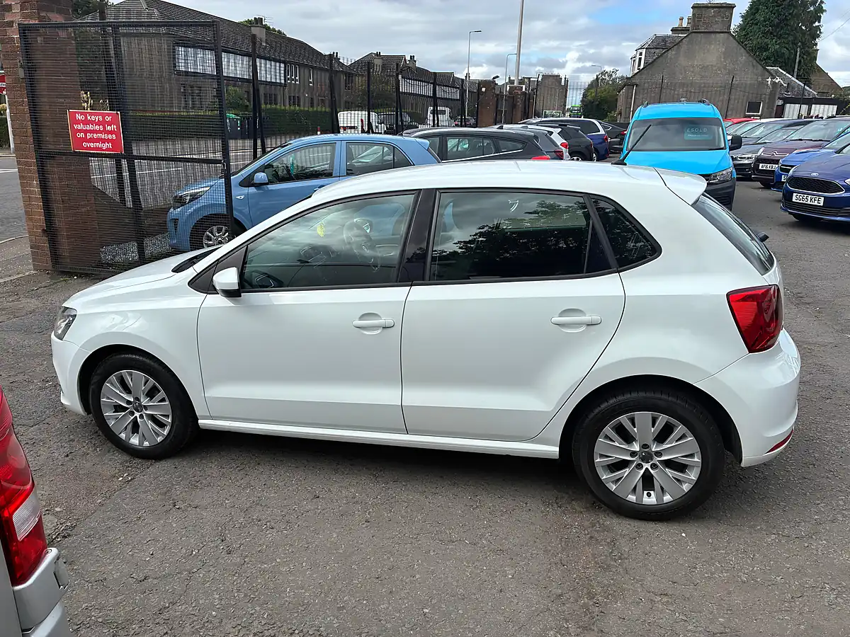 Used 2016 Volkswagen Polo Se White - Interior and Exterior details 6