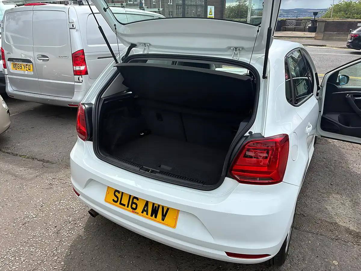 Used 2016 Volkswagen Polo Se White - Interior and Exterior details 9