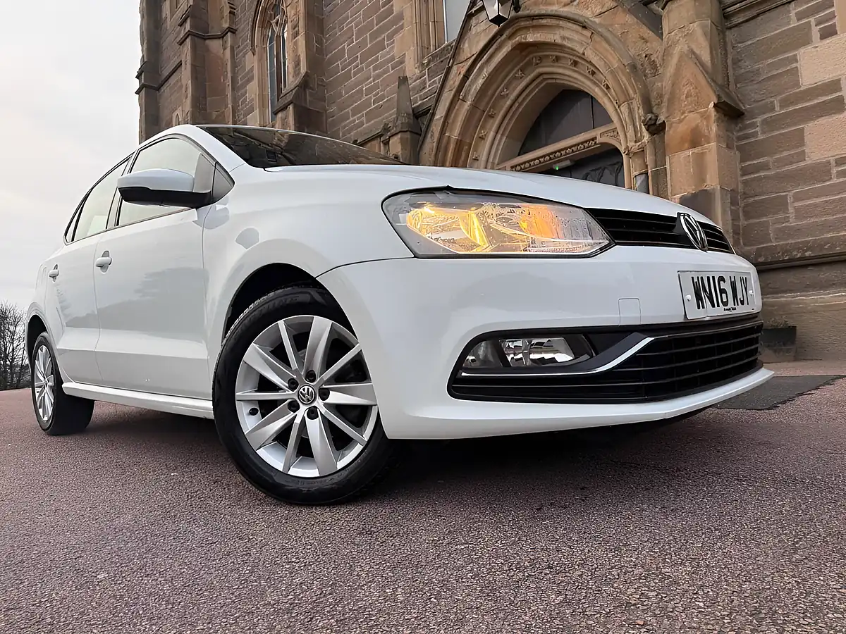 Used 2016 Volkswagen Polo Se White - Front View