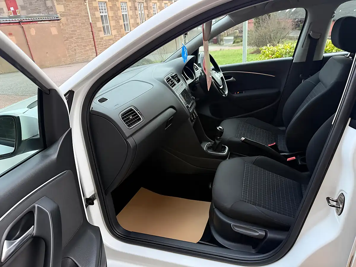 Used 2016 Volkswagen Polo Se White - Interior and Exterior details 11