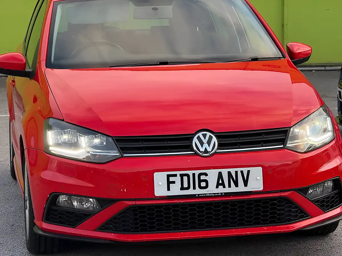 Used 2016 Volkswagen Polo Sel Red - Interior and Exterior details 9