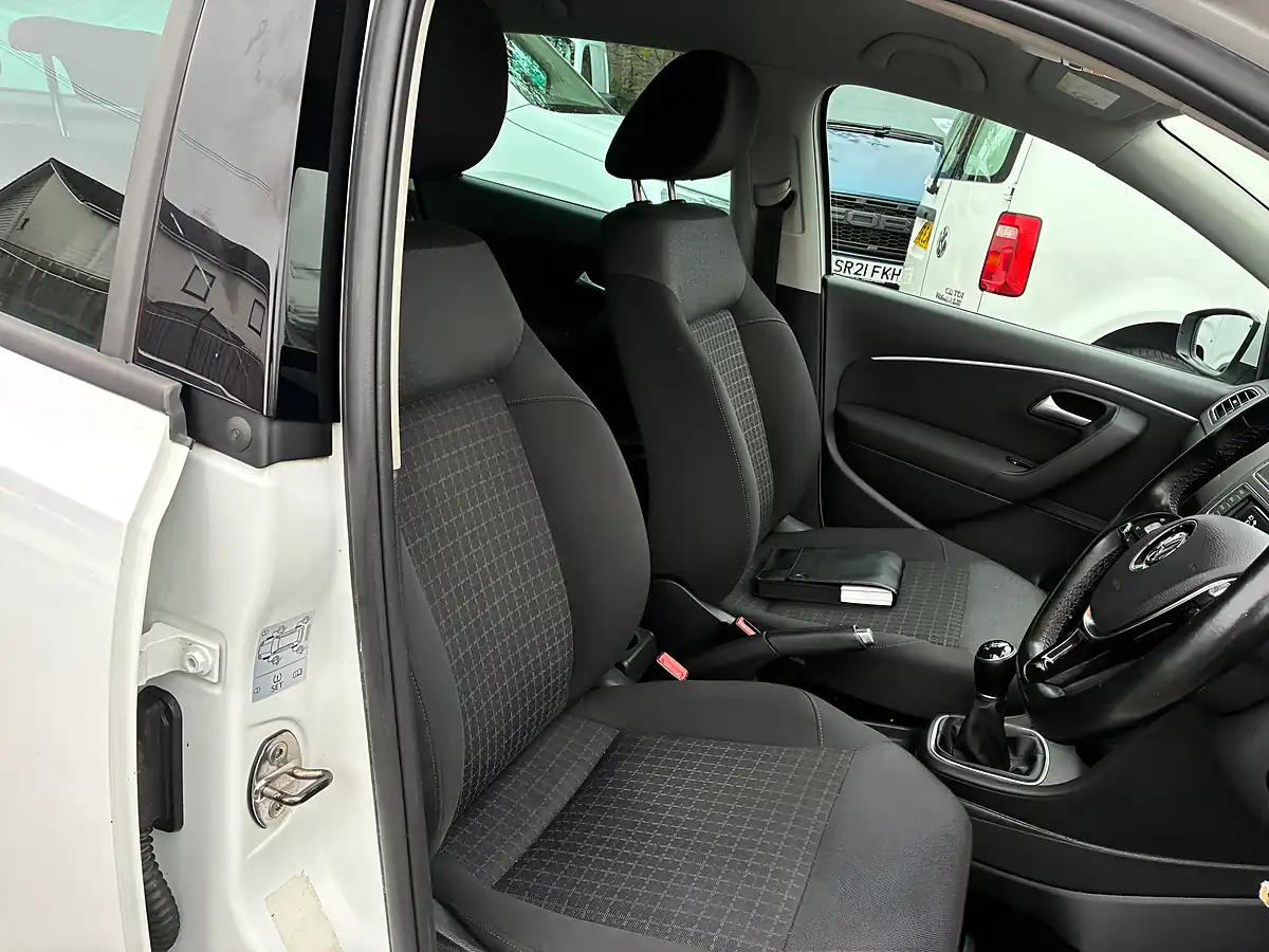 Used 2016 Volkswagen Polo Tech Match White - Interior and Exterior details 9