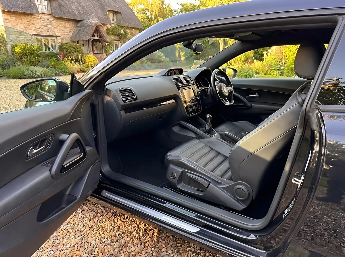 Used 2016 Volkswagen Scirocco R Bluemotion Tech Black - Interior and Exterior details 9
