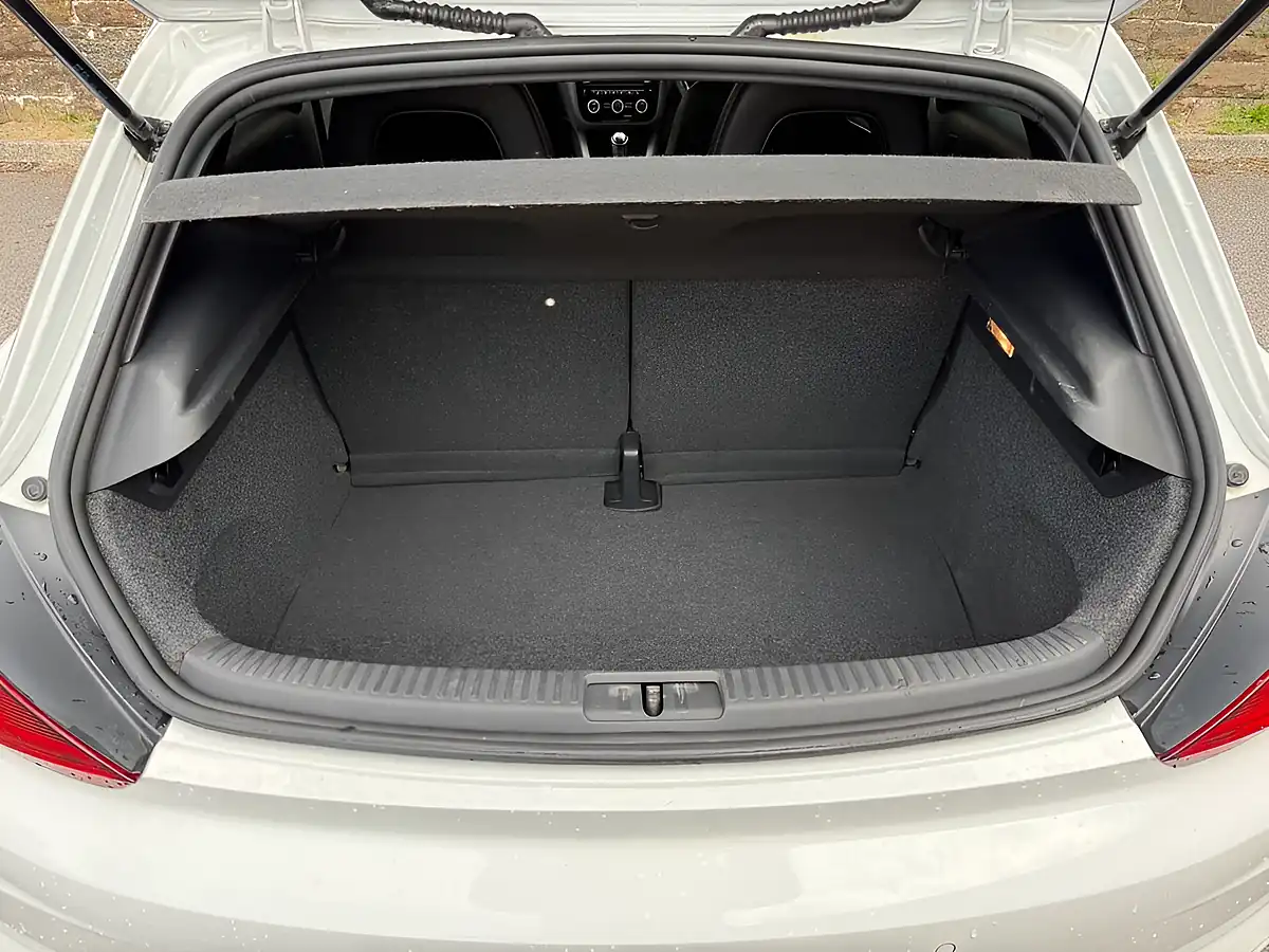 Used 2016 Volkswagen Scirocco R-Line White - Interior and Exterior details 9