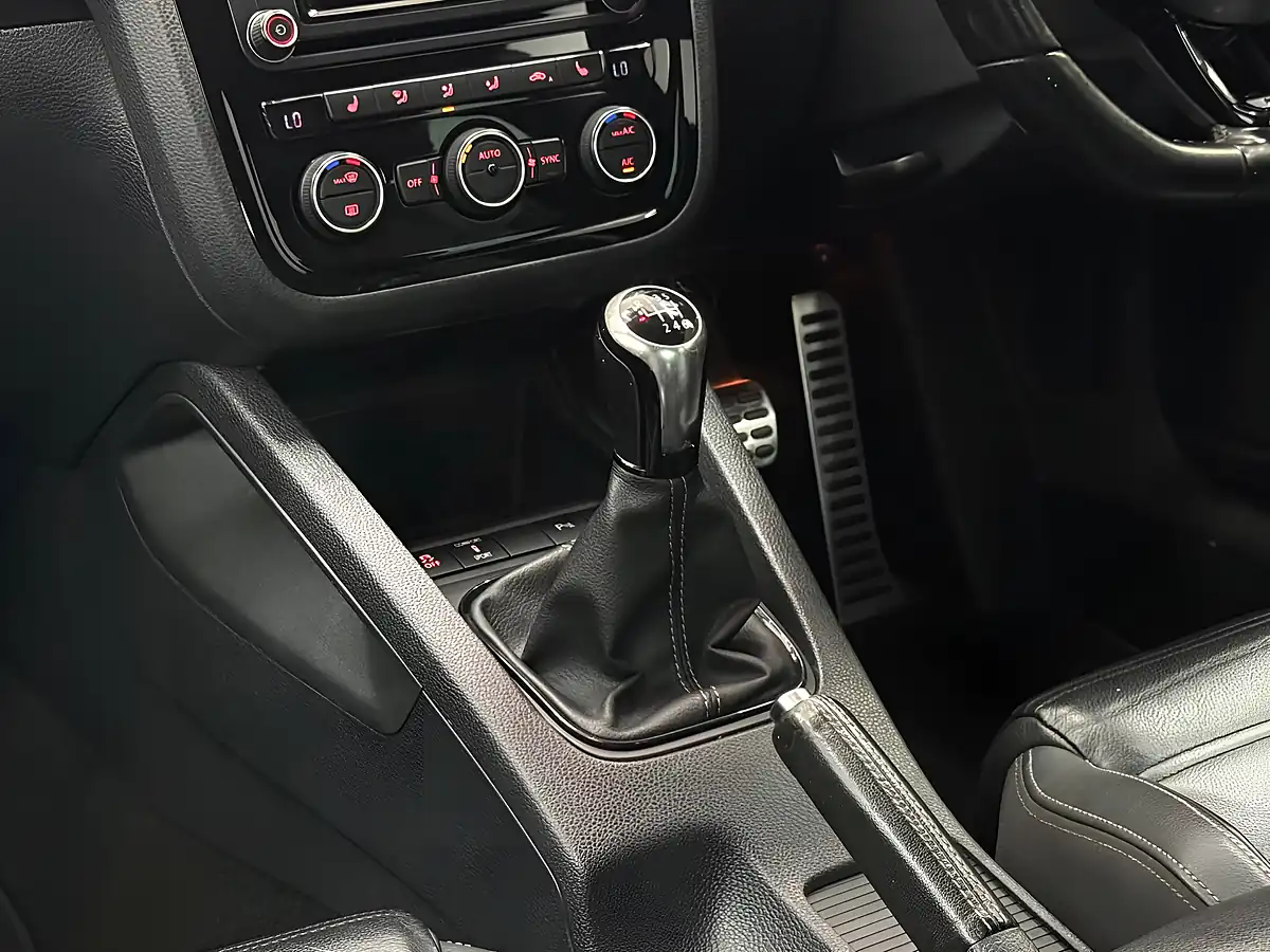 Used 2016 Volkswagen Scirocco R White - Interior and Exterior details 17