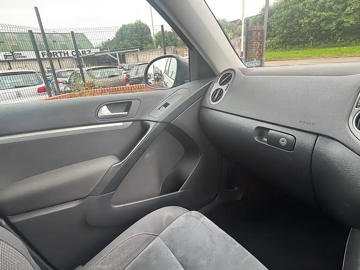 Used 2016 Volkswagen Tiguan Bluemotion Tech Match Edition Grey - Interior and Exterior details 13
