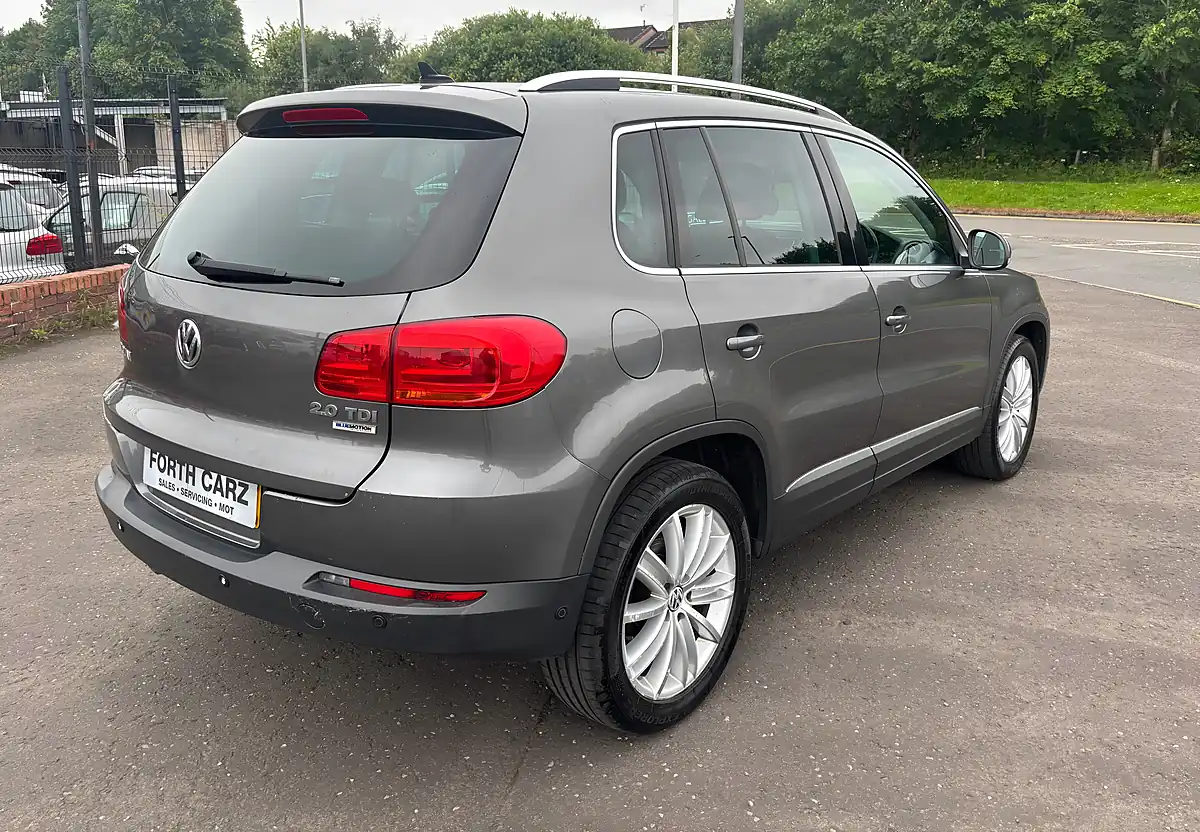 Used 2016 Volkswagen Tiguan Bluemotion Tech Match Edition Grey - Interior and Exterior details 5