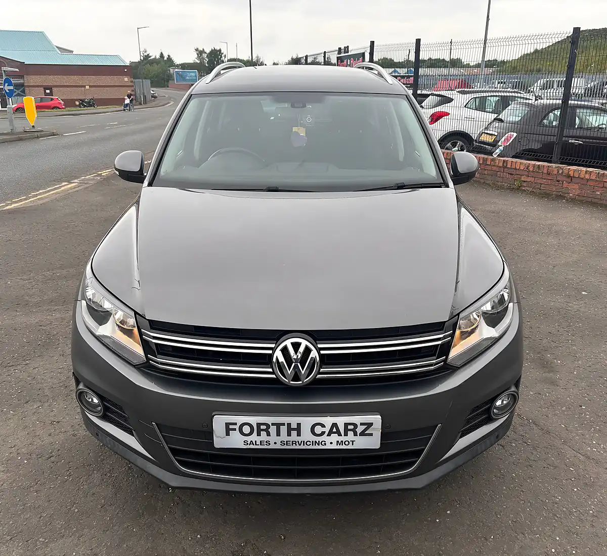 Used 2016 Volkswagen Tiguan Bluemotion Tech Match Edition Grey - Interior and Exterior details 7
