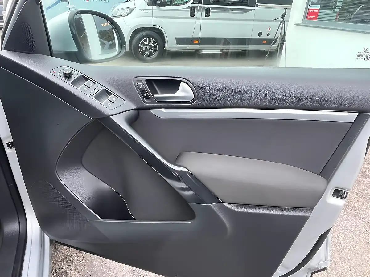 Used 2016 Volkswagen Tiguan Bluemotion Tech Match Edition Silver - Interior and Exterior details 10