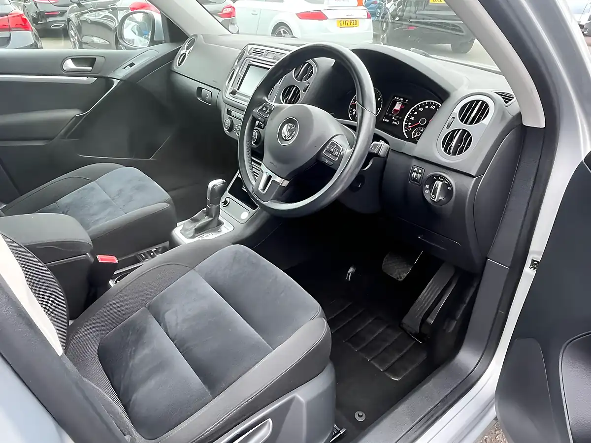 Used 2016 Volkswagen Tiguan Bluemotion Tech Match Edition Silver - Interior and Exterior details 11
