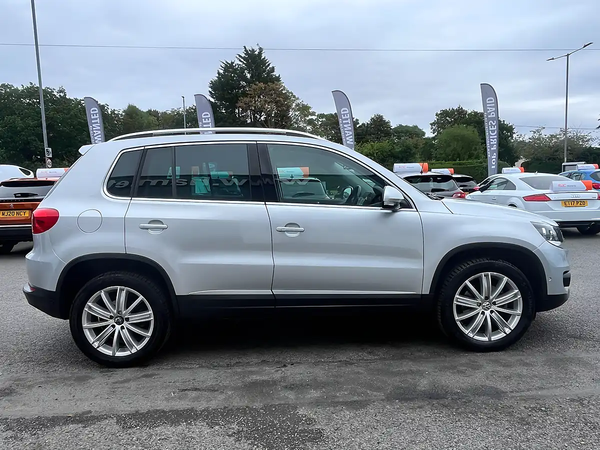 Used 2016 Volkswagen Tiguan Bluemotion Tech Match Edition Silver - Interior and Exterior details 6