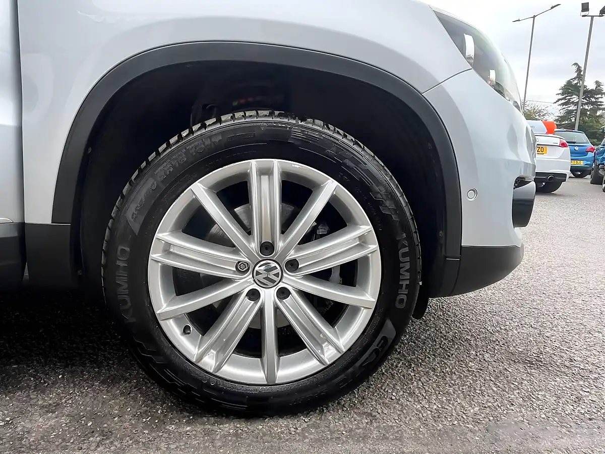 Used 2016 Volkswagen Tiguan Bluemotion Tech Match Edition Silver - Interior and Exterior details 9