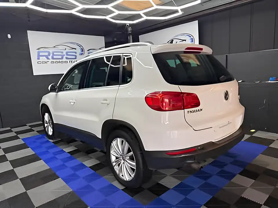 Used 2016 Volkswagen Tiguan Bluemotion Tech Match Edition White - Interior and Exterior details 11