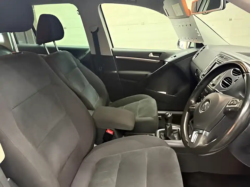 Used 2016 Volkswagen Tiguan Bluemotion Tech Match Edition White - Interior and Exterior details 16