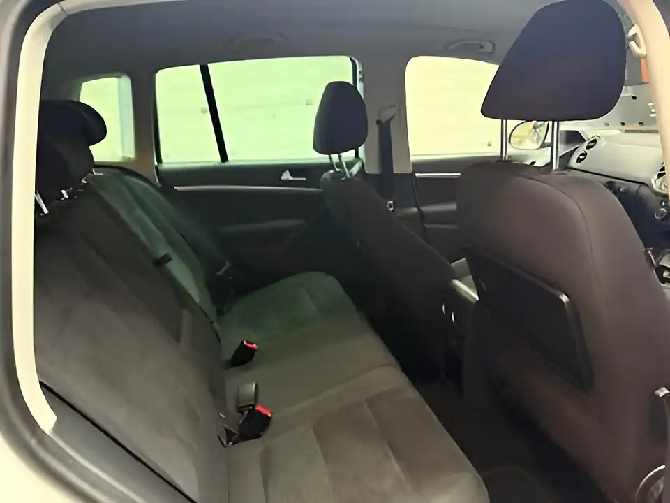 Used 2016 Volkswagen Tiguan Bluemotion Tech Match Edition White - Interior and Exterior details 17