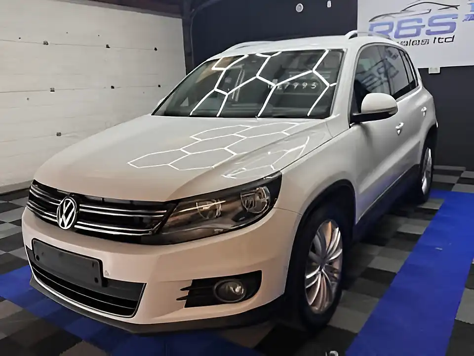 Used 2016 Volkswagen Tiguan Bluemotion Tech Match Edition White - Interior and Exterior details 4