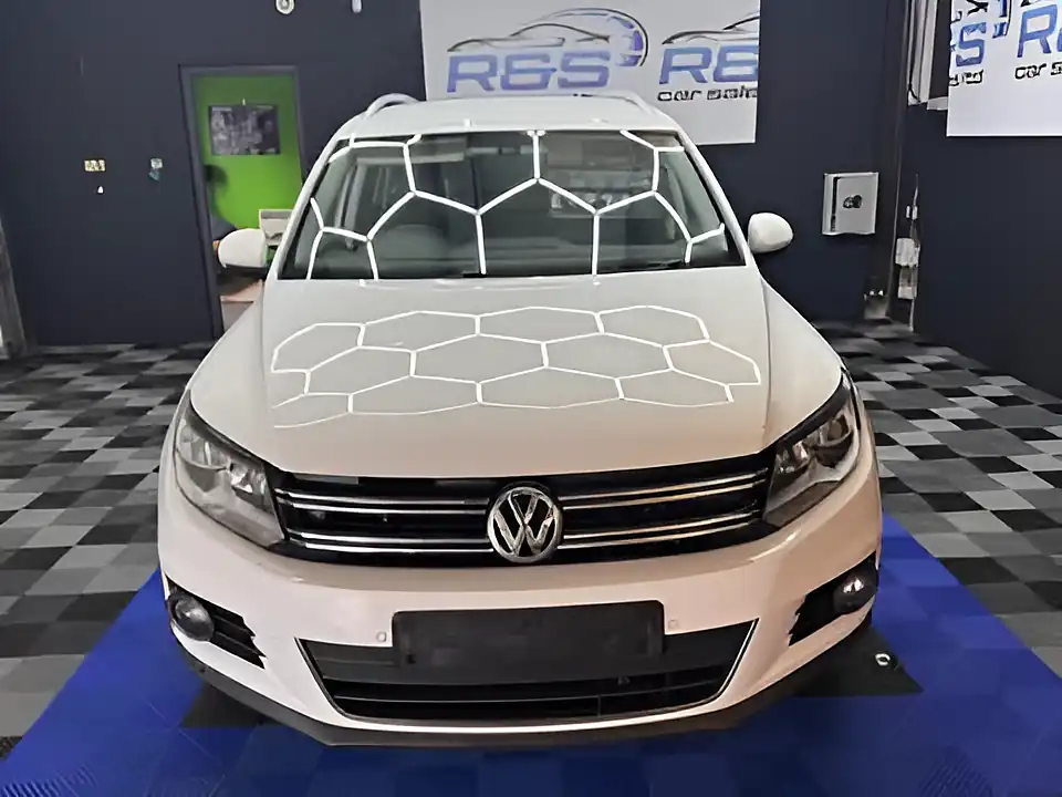 Used 2016 Volkswagen Tiguan Bluemotion Tech Match Edition White - Interior and Exterior details 5