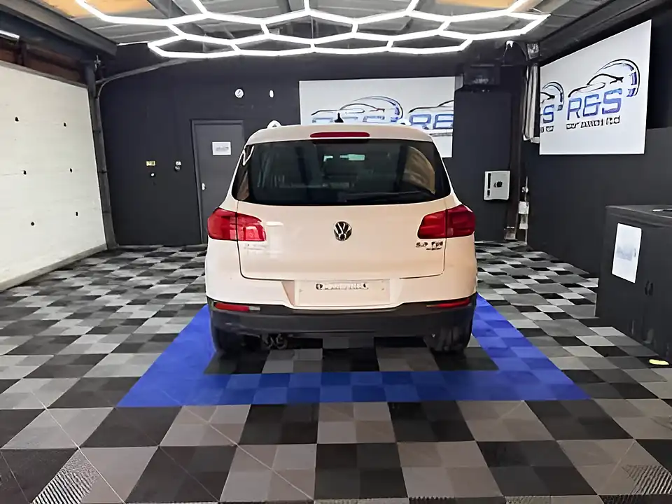Used 2016 Volkswagen Tiguan Bluemotion Tech Match Edition White - Interior and Exterior details 8